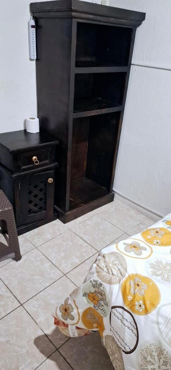 Hotel Ideal, Your House In ケツァルテナンゴ エクステリア 写真